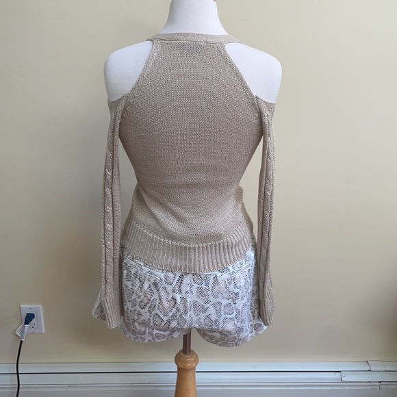 Bebe cold shoulder sweater has a slight shimmer to it - Picture 6 of 6